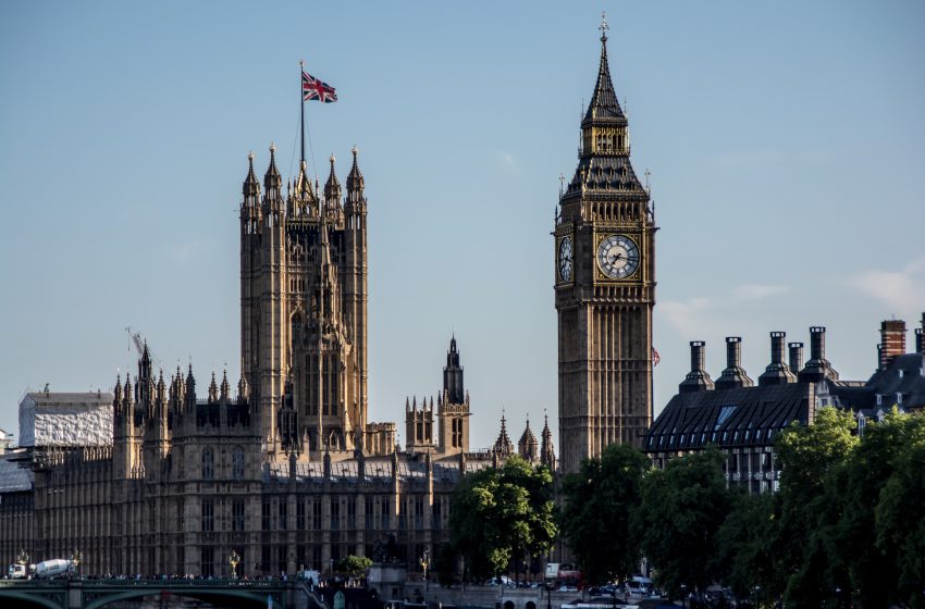  Britain's finance minister Kwasi Kwarteng resigns