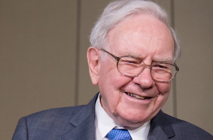  Warren Buffett Ditched His Flip Phone for an iPhone in 2020 and Drinks 5 Cans of Coke a Day  That’s What Makes Him One of the Greatest Investors of All Time