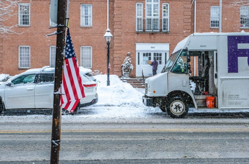  FedEx, UPS warn mail delivery could be delayed by winter storm